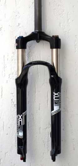 Вилка SR Suntour SF14 XCR32 DS LO R, 26", 120MM, черный.